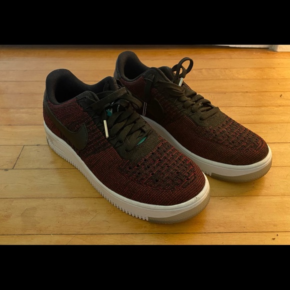 Nike woman’s black and red knit sneaker - Picture 4 of 4